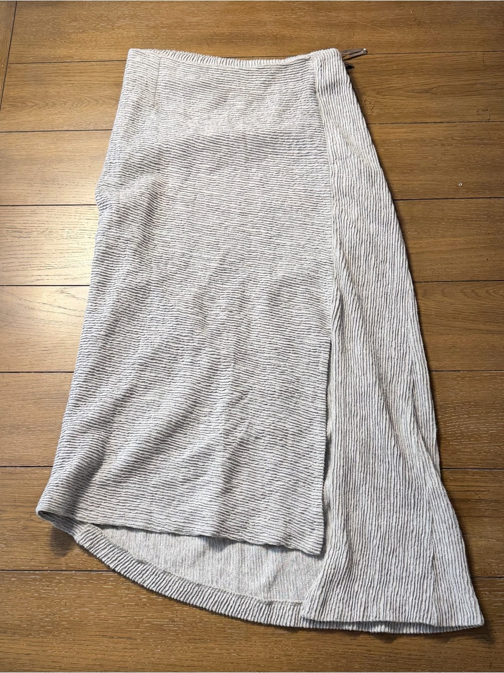 USE Unused Budapest Grey Ribbed Asymmetric Midi Skirt size 36 (US size 4-6)